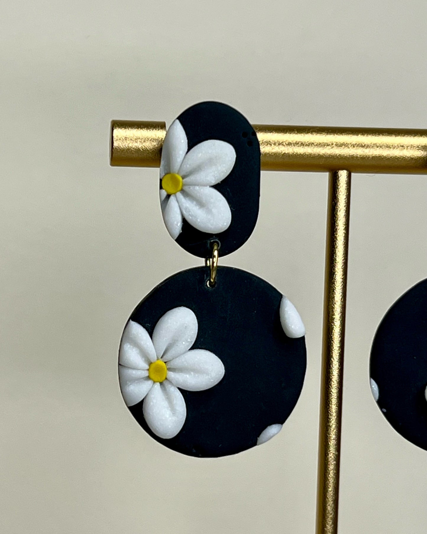 Manila floral blanco y negro