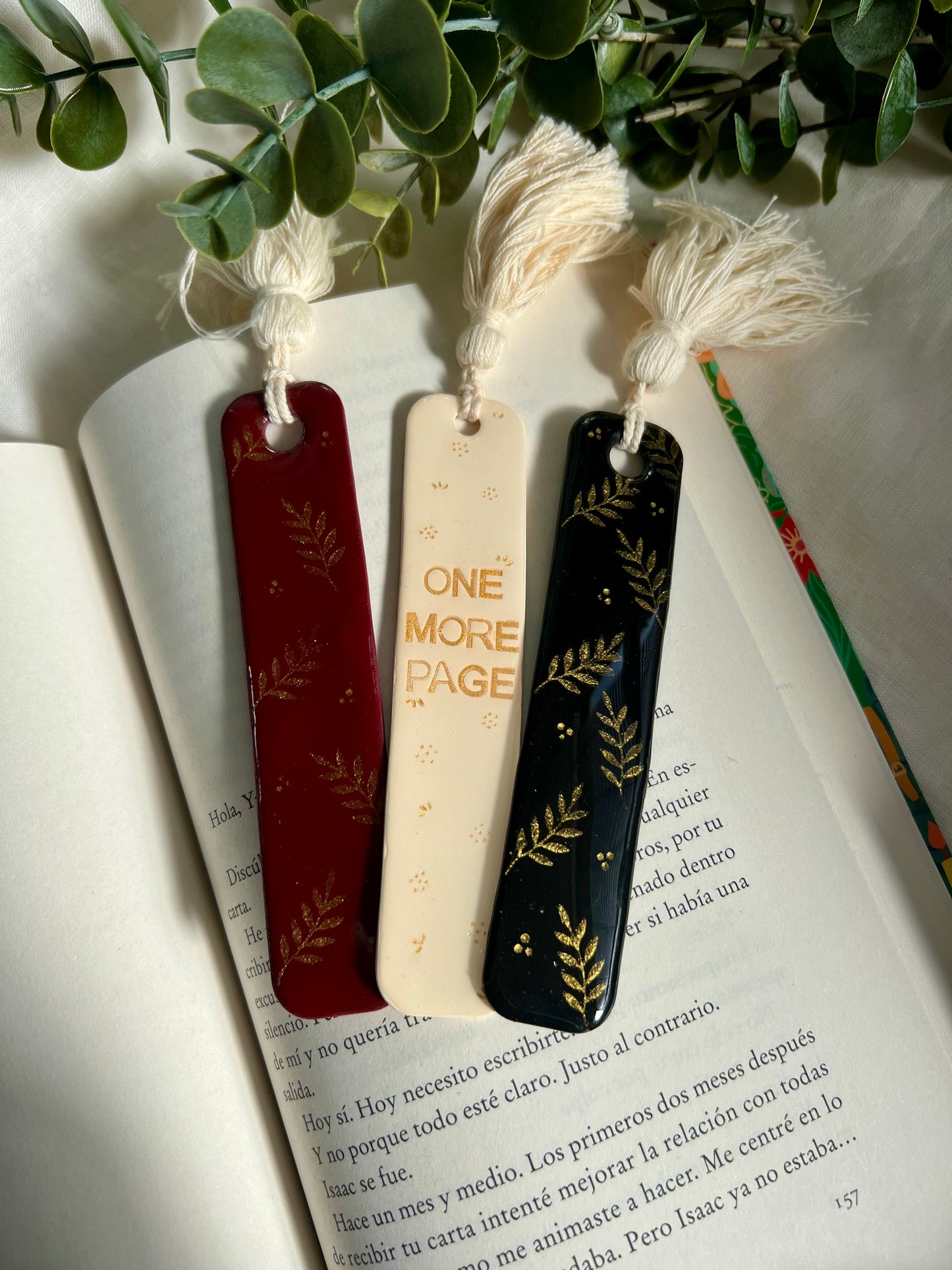 Marcapáginas “one more page” beige