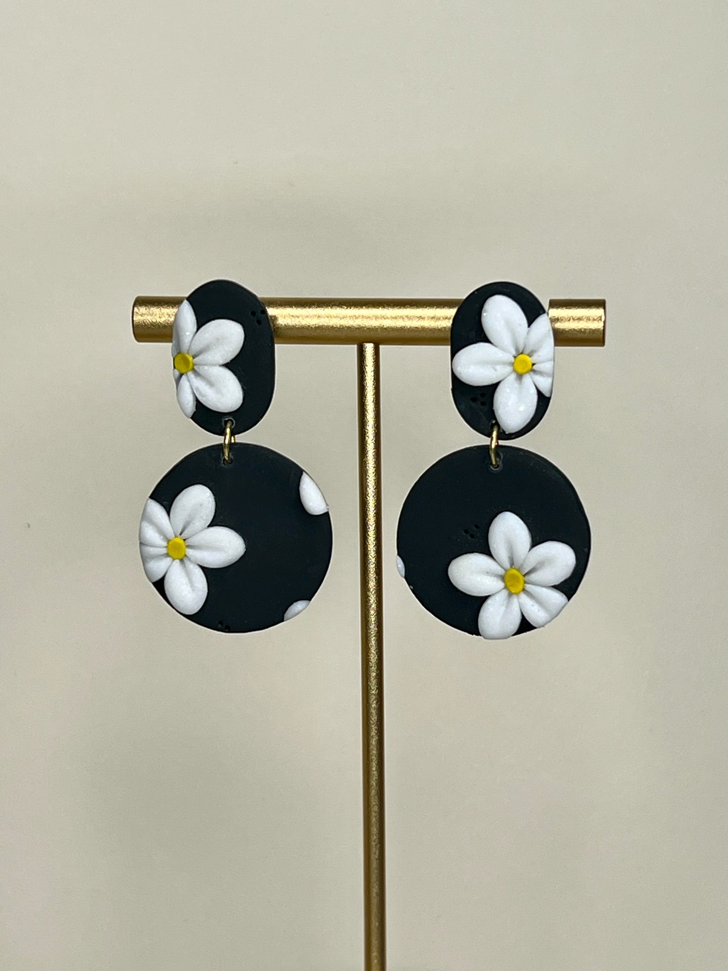 Manila floral blanco y negro