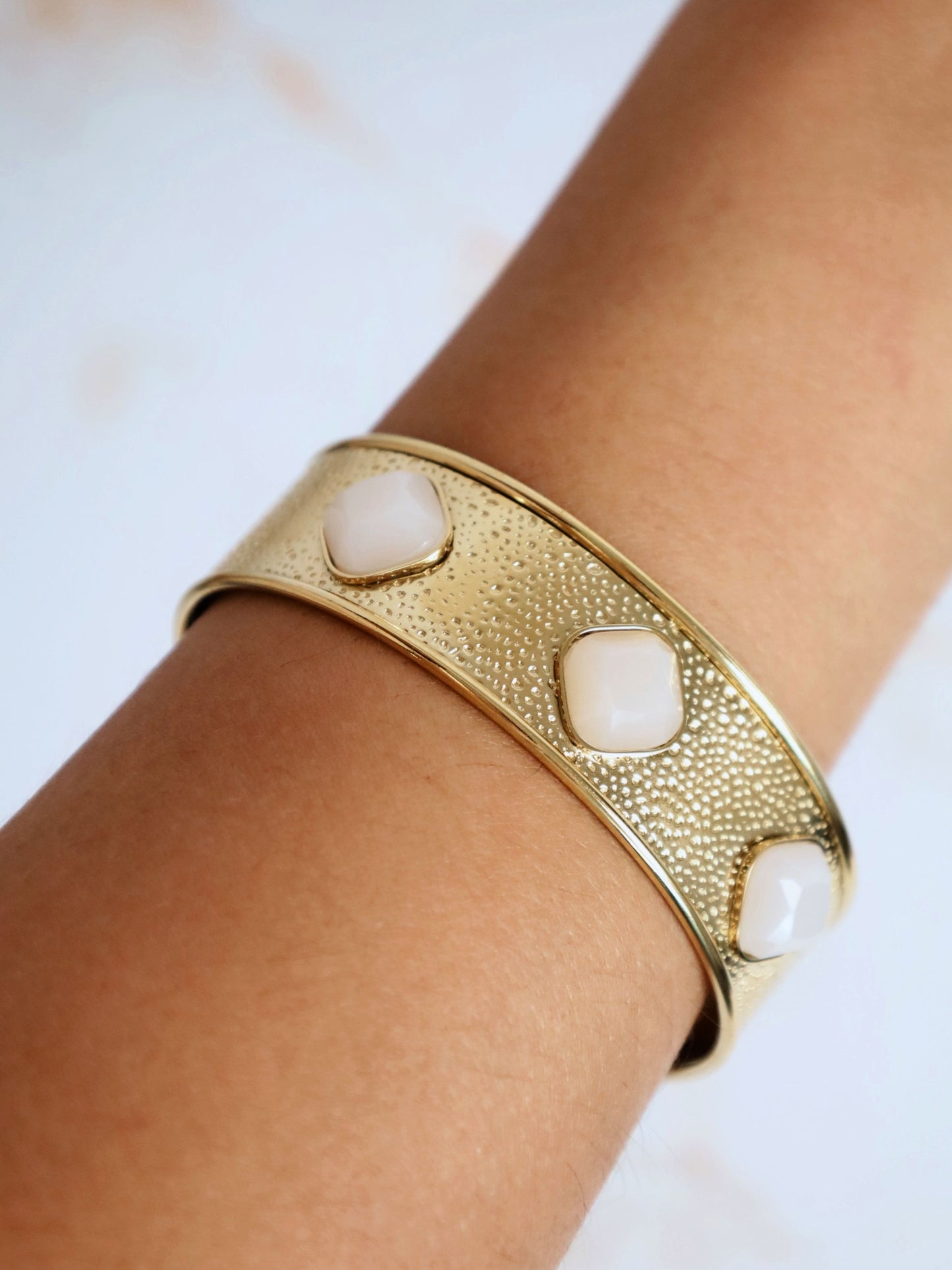 Brazalete Anai blanco